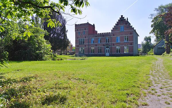 Castle for sale in Zomergem