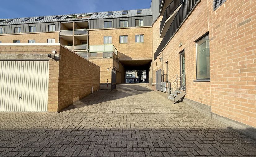 Closed garage for rent in Aalter