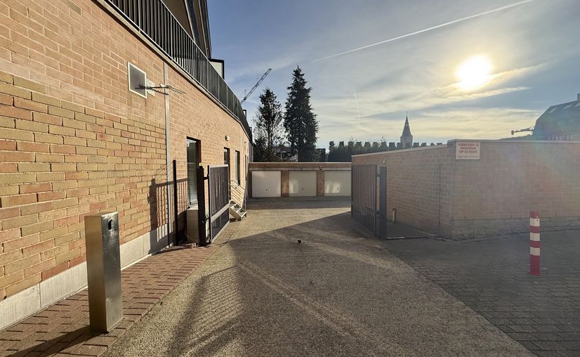 Closed garage for rent in Aalter