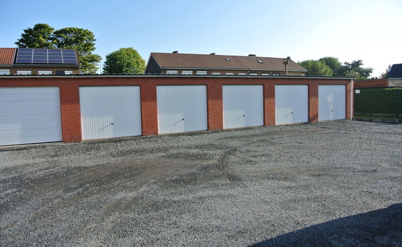 Closed garage for rent in Beernem