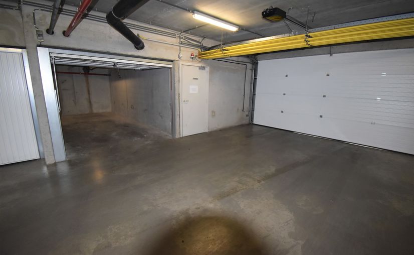 Closed garage for rent in Beernem