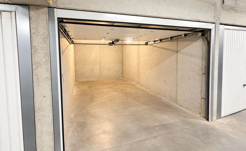 Closed garage for rent in Beernem