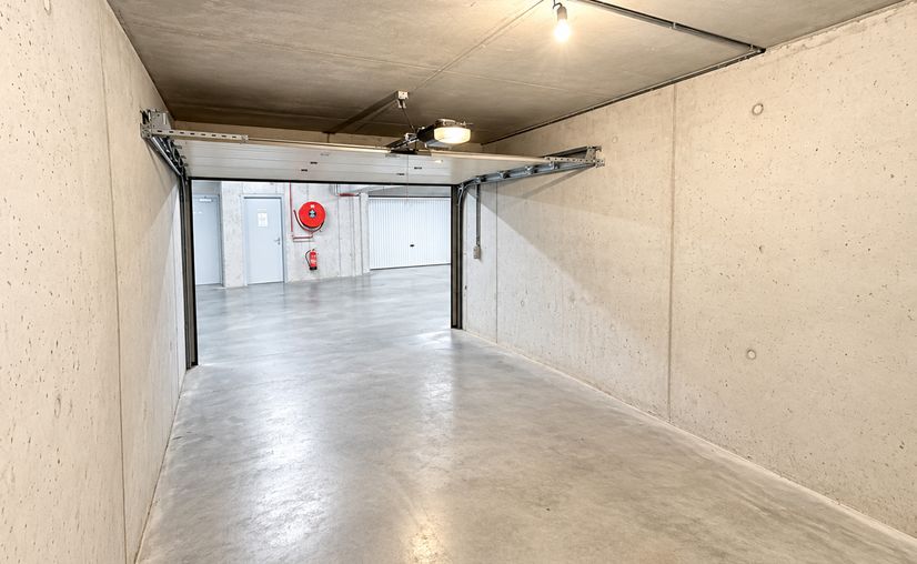 Closed garage for rent in Beernem