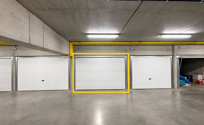 Closed garage for rent in Beernem