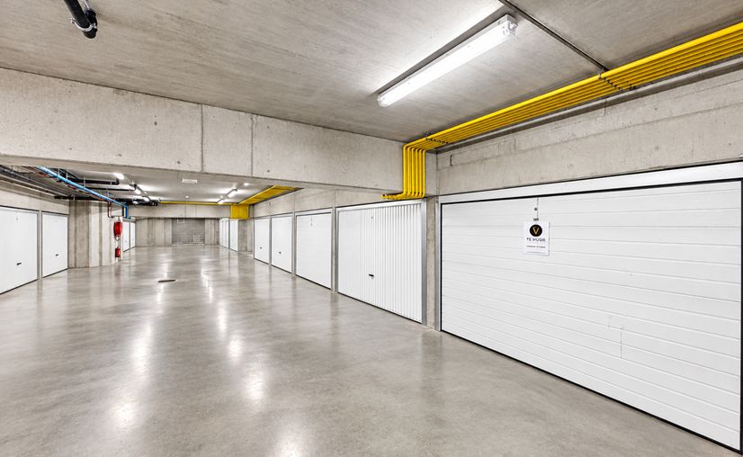 Closed garage for rent in Beernem