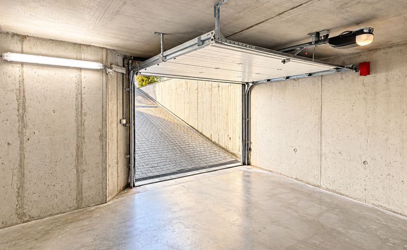 Closed garage for rent in Beernem