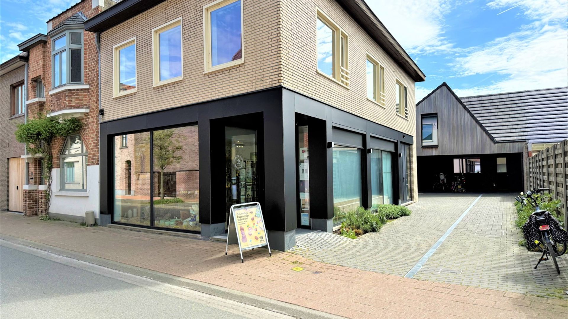 Commercial groundfloor for rent in Beernem