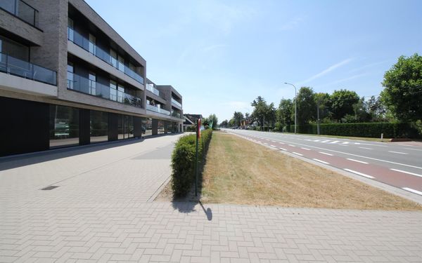 Commercial groundfloor for sale in Waarschoot