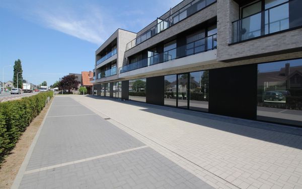 Commercial groundfloor for sale in Waarschoot