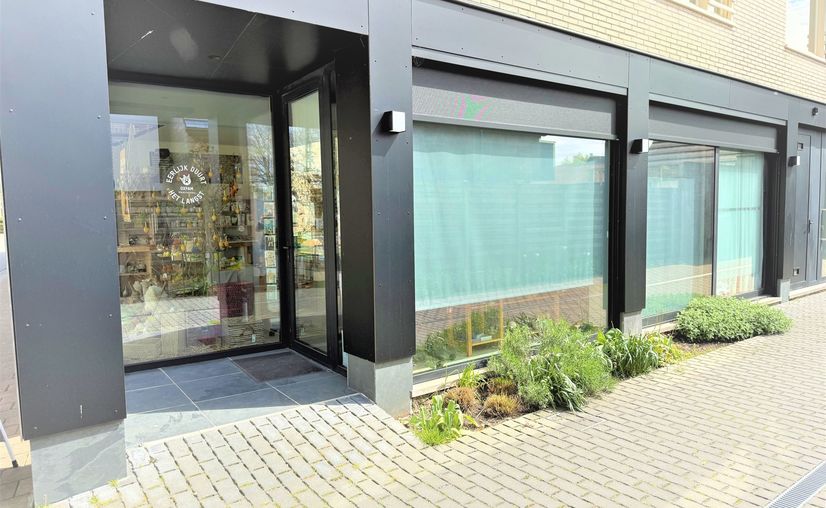Commercieel gelijkvloers te huur in Beernem