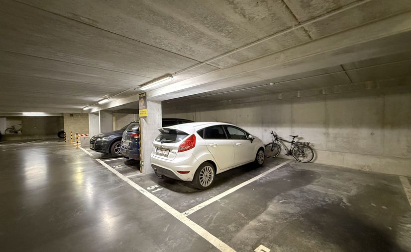 Inside parking for rent in Aalter