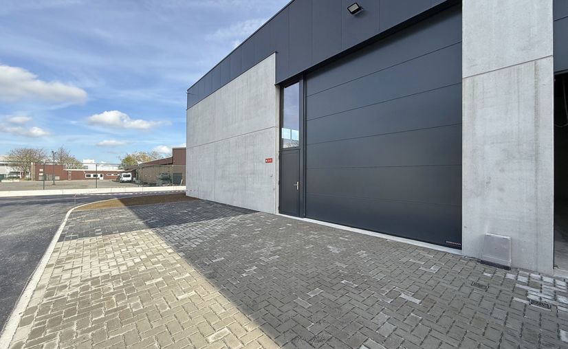 Polyvalent building for rent in Aalter