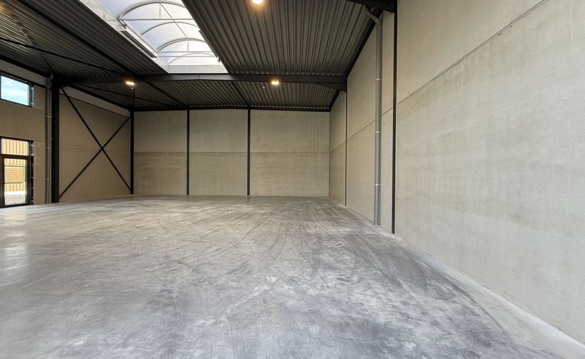 Polyvalent building for rent in Aalter