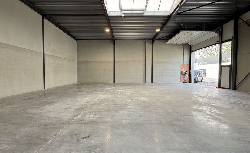 Polyvalent building for rent in Aalter