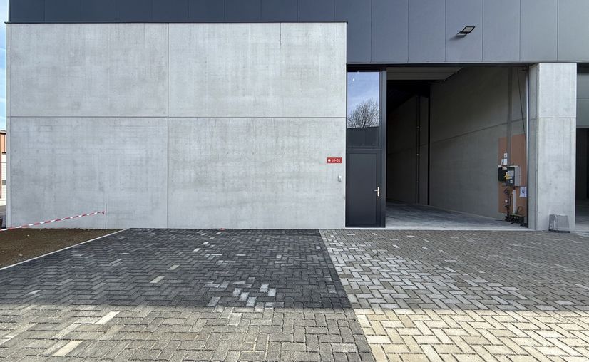Polyvalent building for rent in Aalter