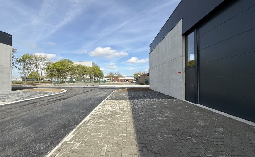 Polyvalent building for rent in Aalter