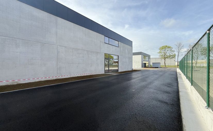 Polyvalent building for rent in Aalter