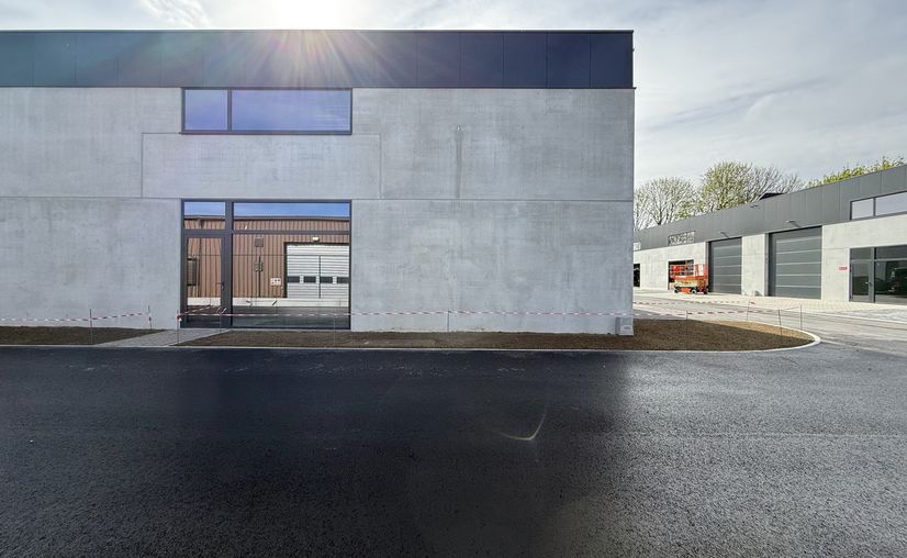 Polyvalent building for rent in Aalter