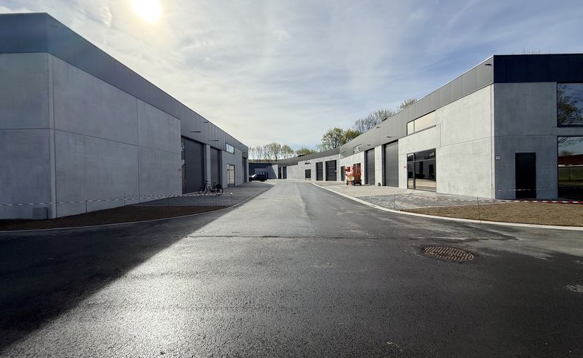 Polyvalent building for rent in Aalter