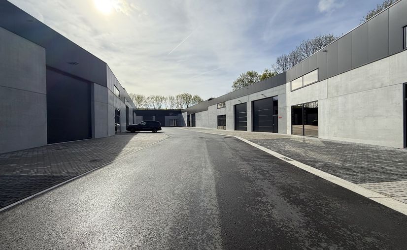 Polyvalent building for rent in Aalter