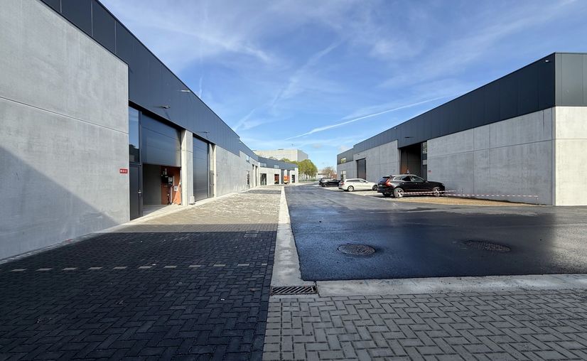 Polyvalent building for rent in Aalter