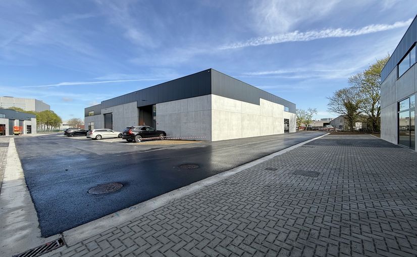 Polyvalent building for rent in Aalter